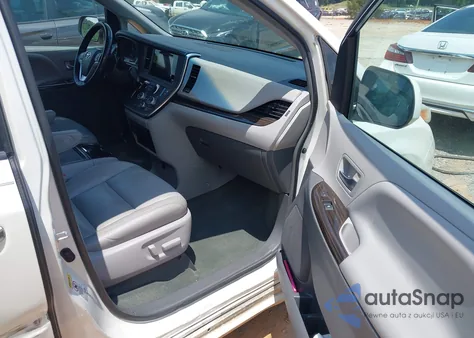 2015 Toyota Sienna Xle 8 Passenger z USA, uszkodzony, nr VIN 5TDYK3DC2FS689838